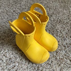 Croc rain boots size 8